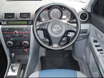 2004 Mazda Axela Photos
