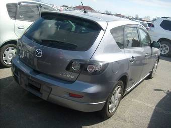 2004 Mazda Axela Pictures