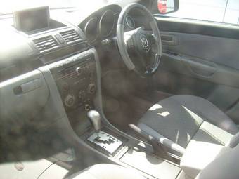 2004 Mazda Axela Pictures