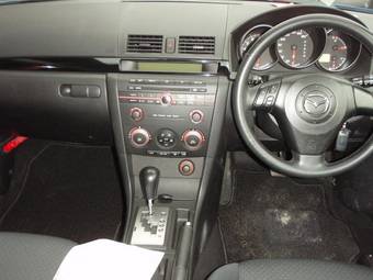 2004 Mazda Axela Photos