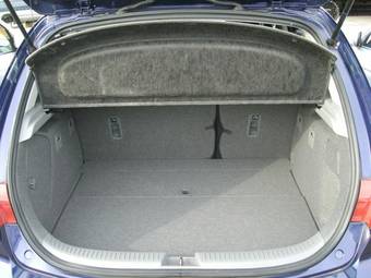 2004 Mazda Axela Images