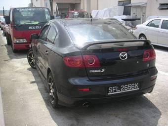 2004 Mazda Axela Photos