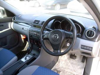 2004 Mazda Axela Photos