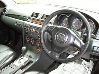 2004 Mazda Axela Photos