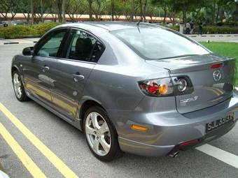 2004 Mazda Axela Images