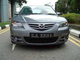 2004 Mazda Axela Photos