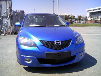 2004 Mazda Axela Pictures