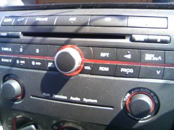 2004 Mazda Axela Photos