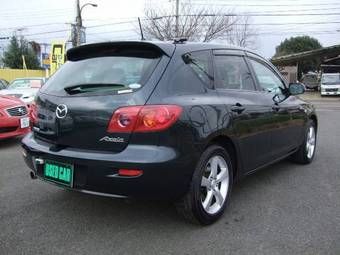 2004 Mazda Axela Photos