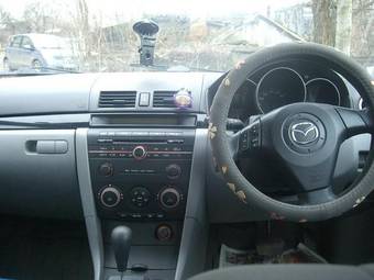 2004 Mazda Axela Pictures