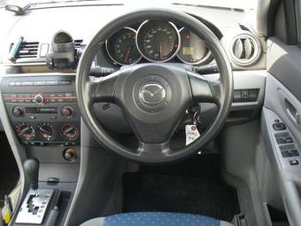 2004 Mazda Axela Photos