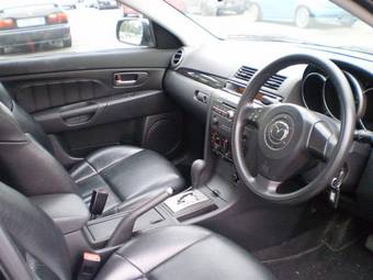 2004 Mazda Axela Images