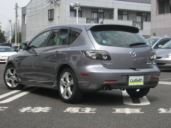 2004 Mazda Axela Photos