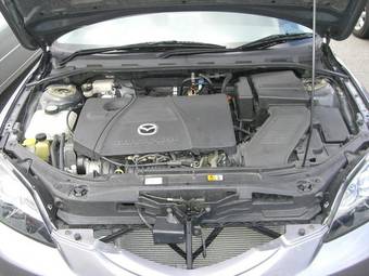 2004 Mazda Axela Images