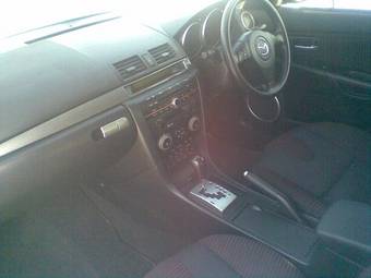 2004 Mazda Axela Pics