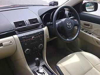 2004 Mazda Axela Pictures