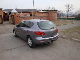 2004 Mazda Axela Pictures