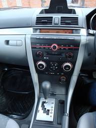 2004 Mazda Axela Photos