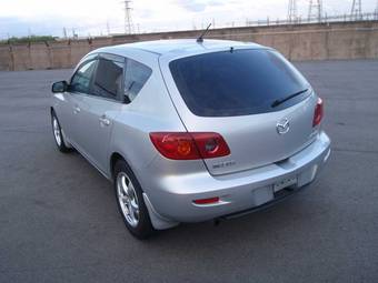 2004 Mazda Axela Pictures