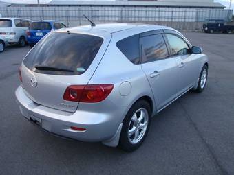 2004 Mazda Axela Pictures