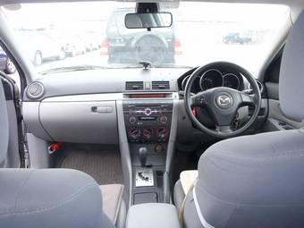 2004 Mazda Axela Pictures