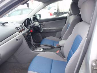 2004 Mazda Axela Photos