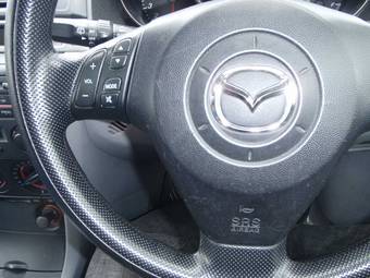 2004 Mazda Axela Photos