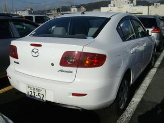 2004 Mazda Axela Pictures