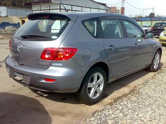 2004 Mazda Axela Pictures