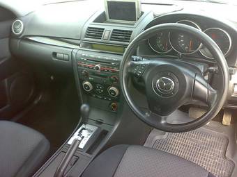 2004 Mazda Axela Pics