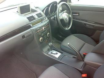 2004 Mazda Axela Pictures