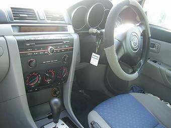 2004 Mazda Axela Pictures