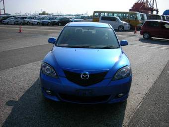 2004 Mazda Axela Photos