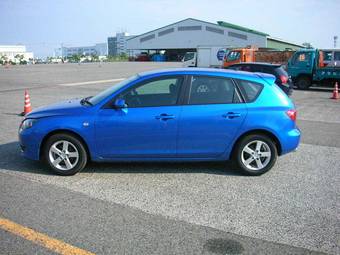 2004 Mazda Axela Pictures