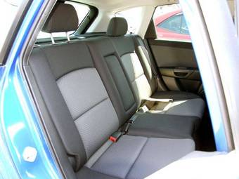 2004 Mazda Axela Images