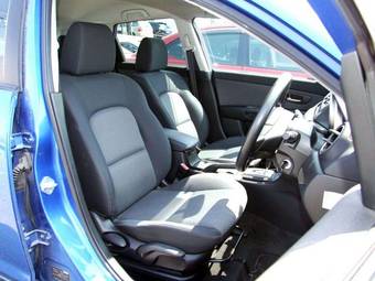 2004 Mazda Axela Pictures