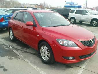 2004 Mazda Axela Images