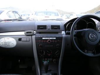 2004 Mazda Axela Photos