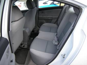2004 Mazda Axela Pictures