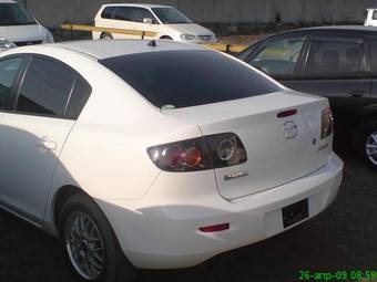 2004 Mazda Axela Photos