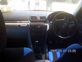 2004 Mazda Axela Images