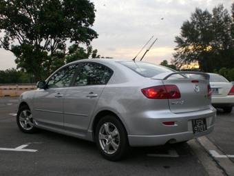 2004 Mazda Axela Photos