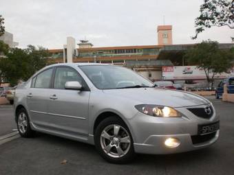 2004 Mazda Axela Photos