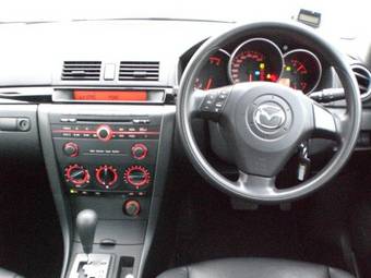 2004 Mazda Axela Images