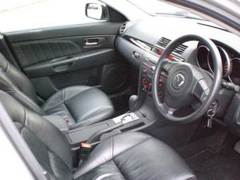 2004 Mazda Axela Pictures