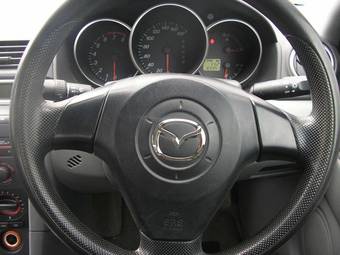 2004 Mazda Axela Photos