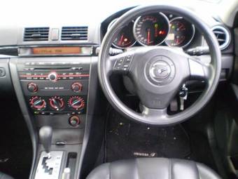 2004 Mazda Axela Pictures