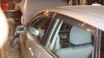2004 Mazda Axela Images