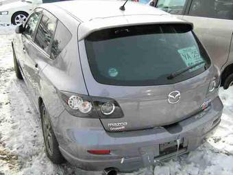 2004 Mazda Axela Pictures