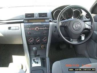 2004 Mazda Axela Pictures